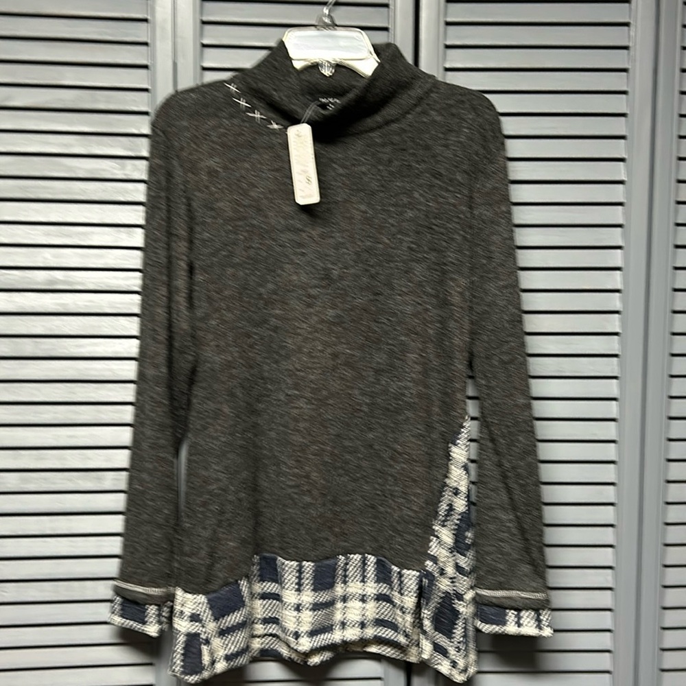 NWT YAK & YETI  Ladies Sweater size S